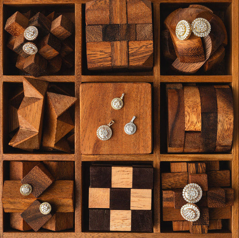 Round Diamond Cluster Pendant in 18K Gold