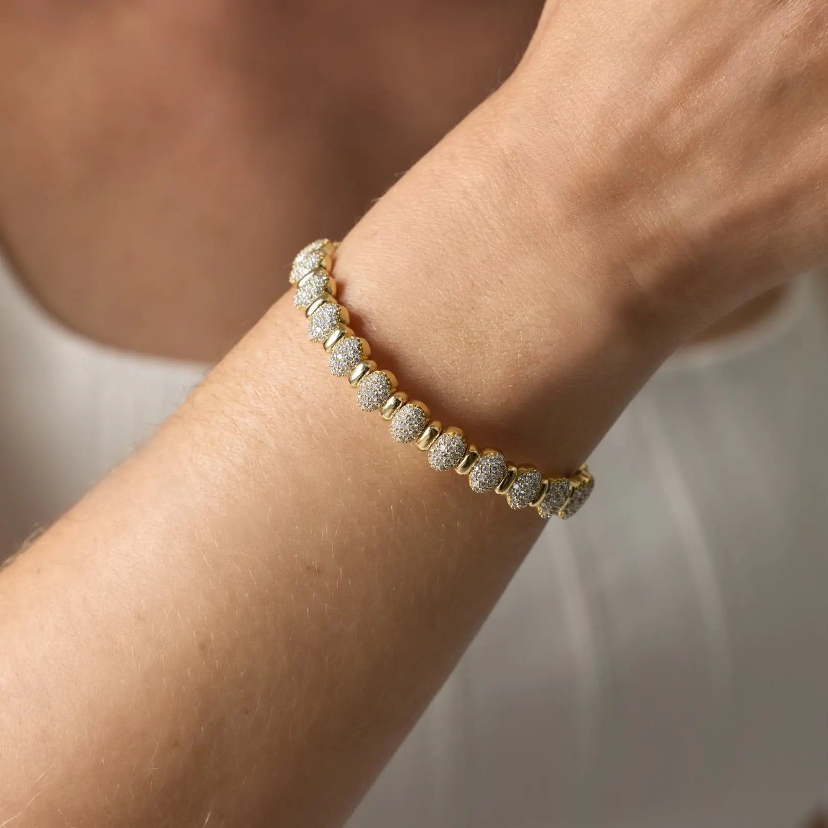 Oval Pavé Diamond Link Bracelet in 18K Yellow Gold | JJ Jewelry Miami