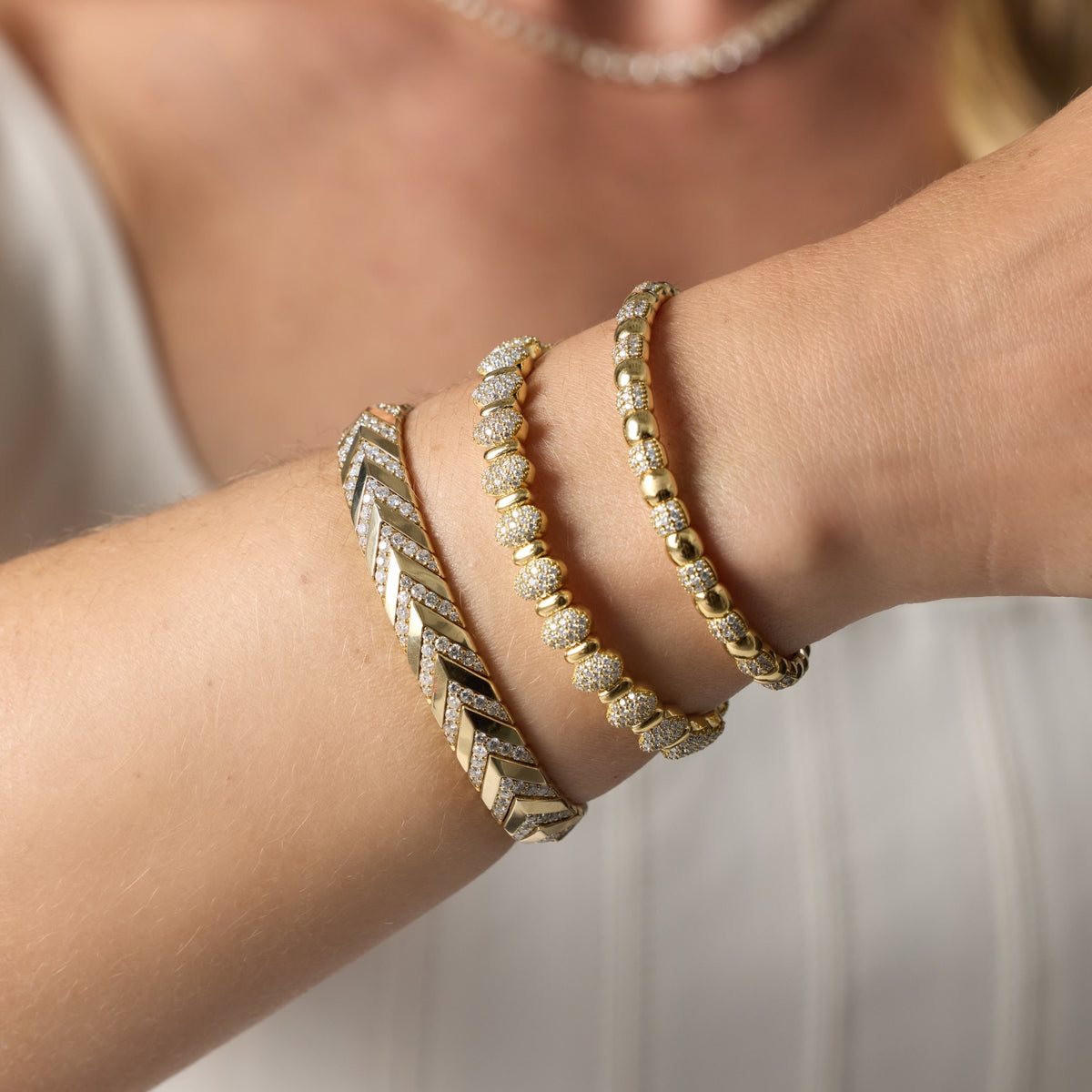Oval Pavé Diamond Link Bracelet in 18K Yellow Gold | JJ Jewelry Miami