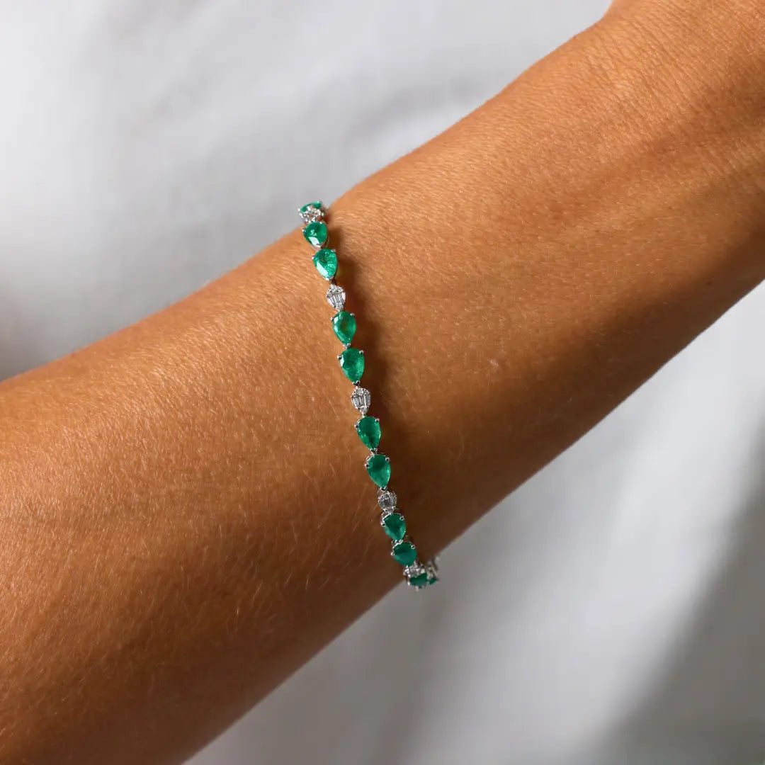 Pear Emerald & Diamond Tennis Bracelet 18K White Gold | JJ Jewelry Miami