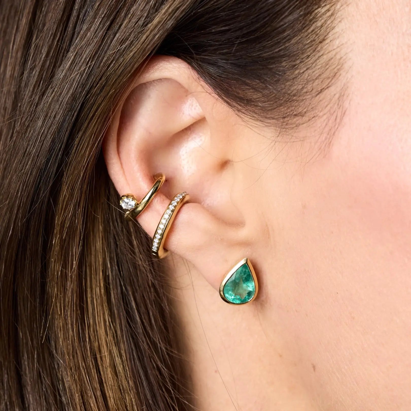 Pear-Shaped Emerald Stud Earrings in 18K Yellow Gold