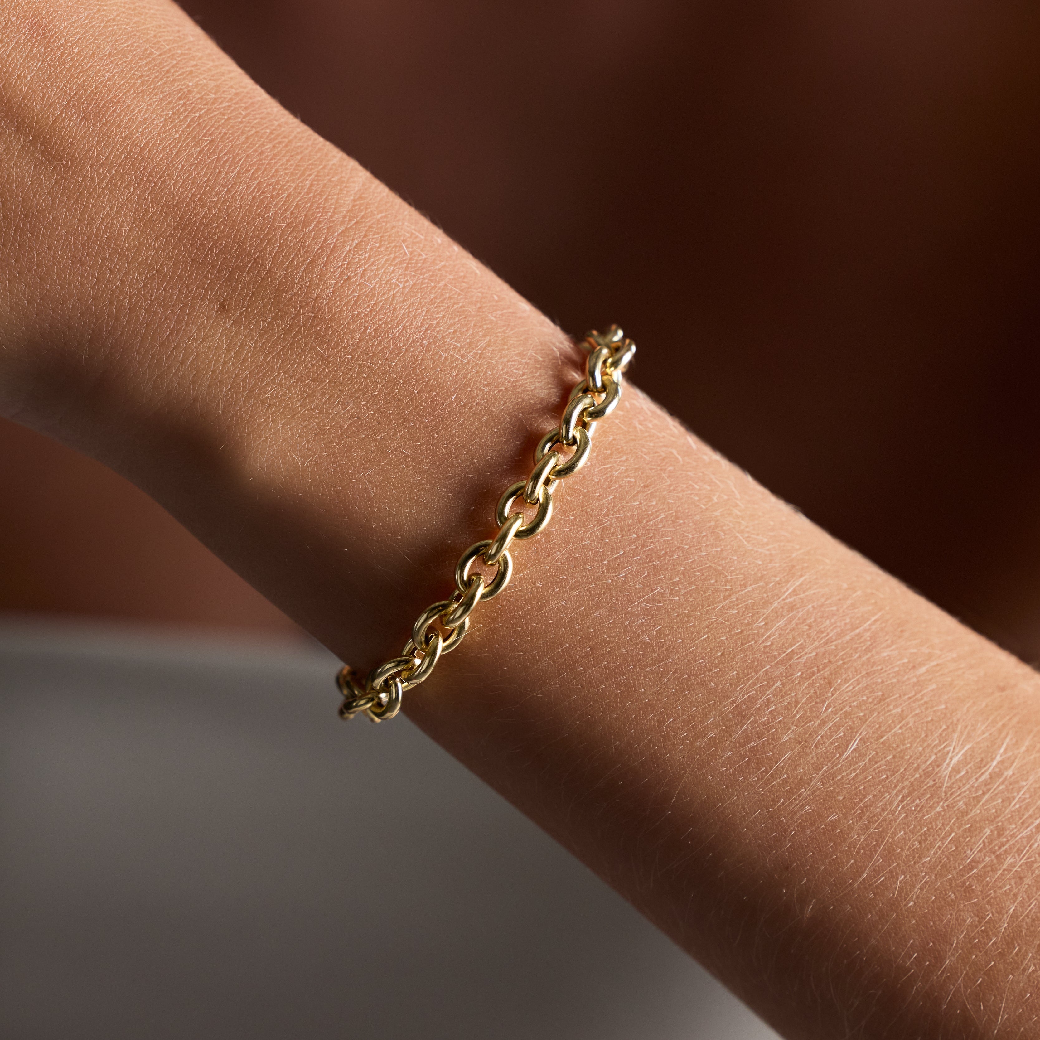 14K yellow gold chain bracelet with polished oval links