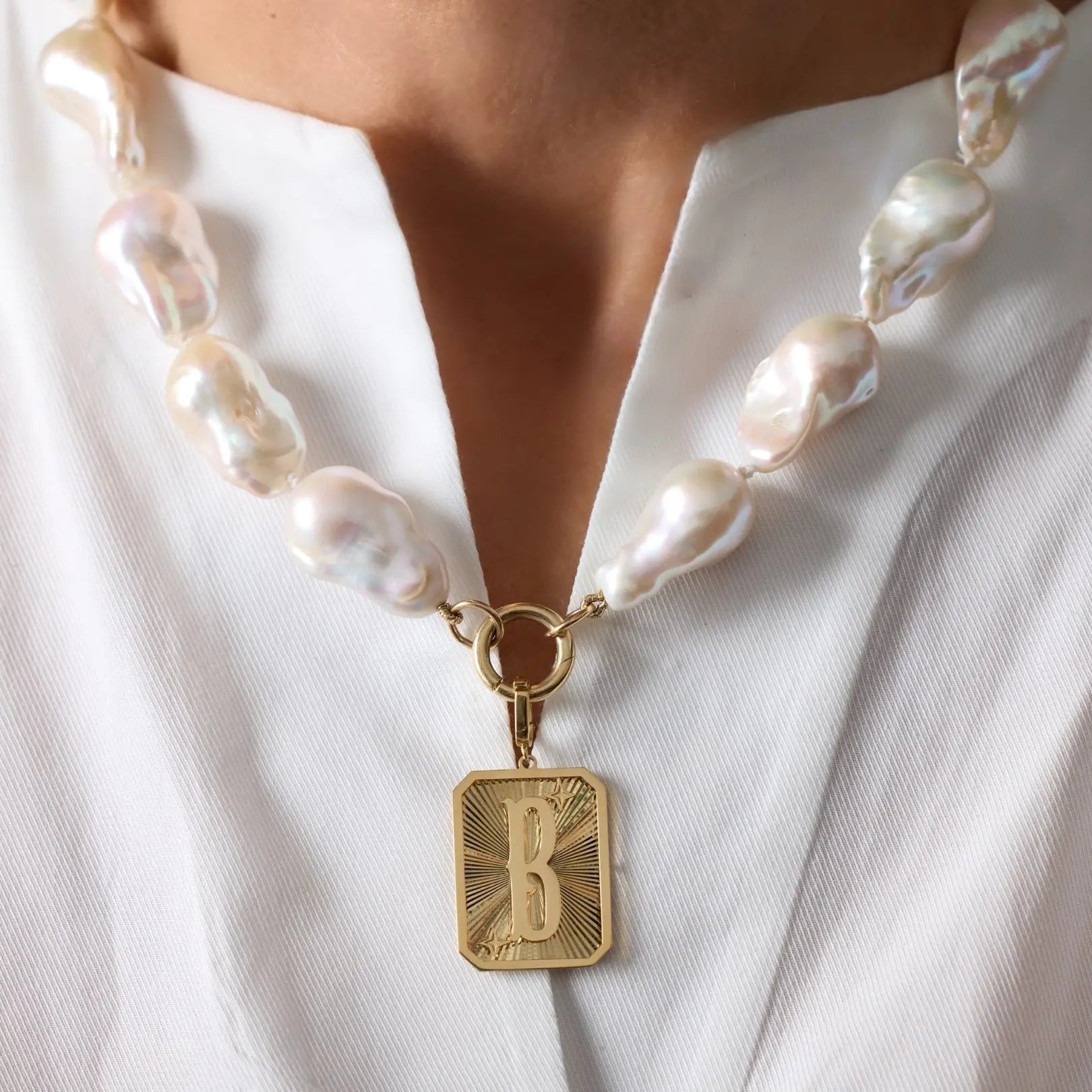 Natural baroque pearl necklace 14K yellow gold clasp modern design