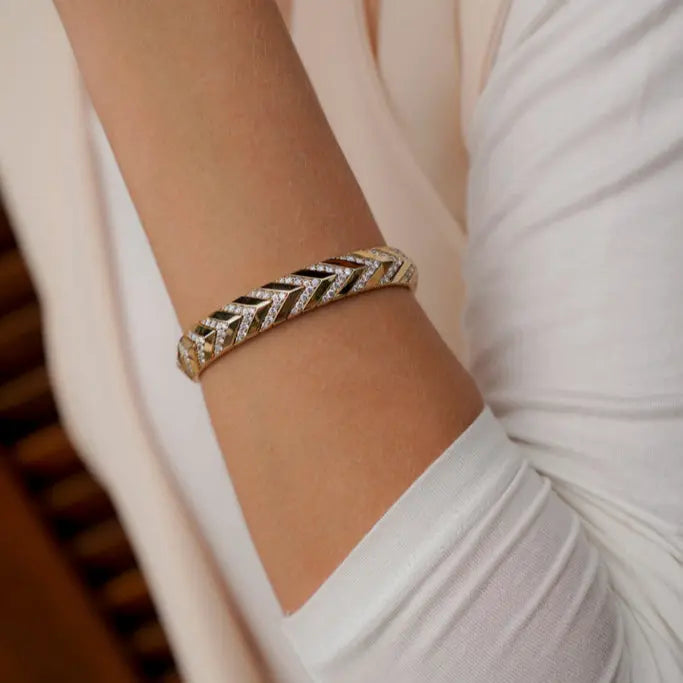 Stretchable chevron diamond bracelet in yellow gold JJ Jewelry