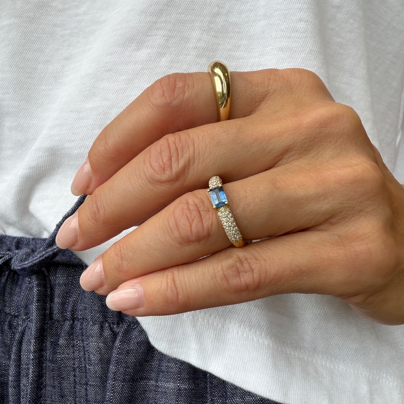 Rectangular Blue Sapphire & Pavé Diamond Ring in 18K Gold